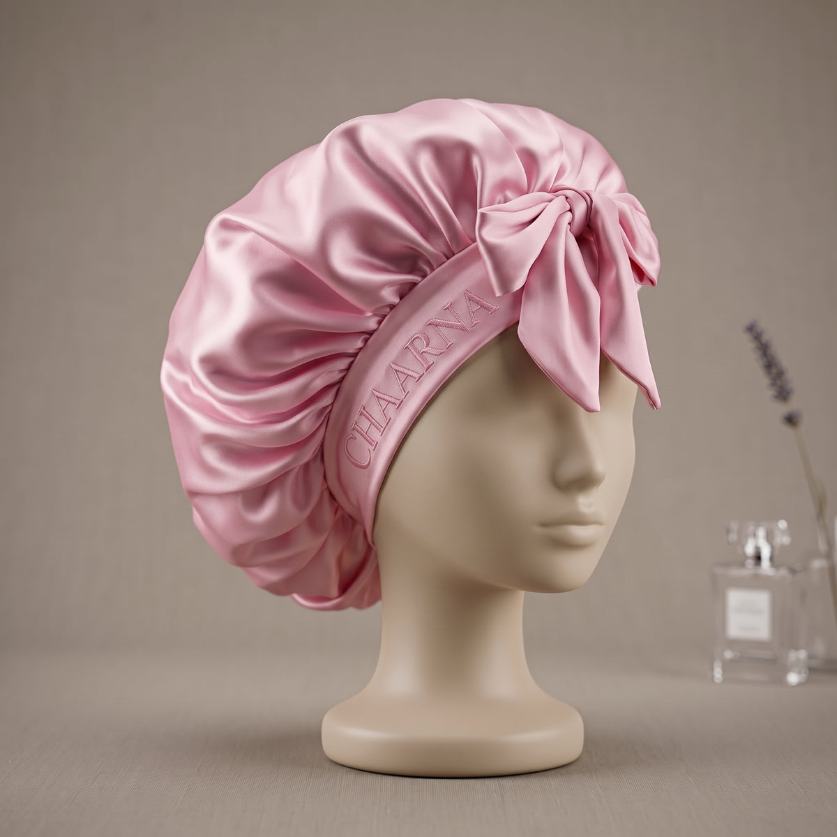 Bonnet en satin CHAARNA